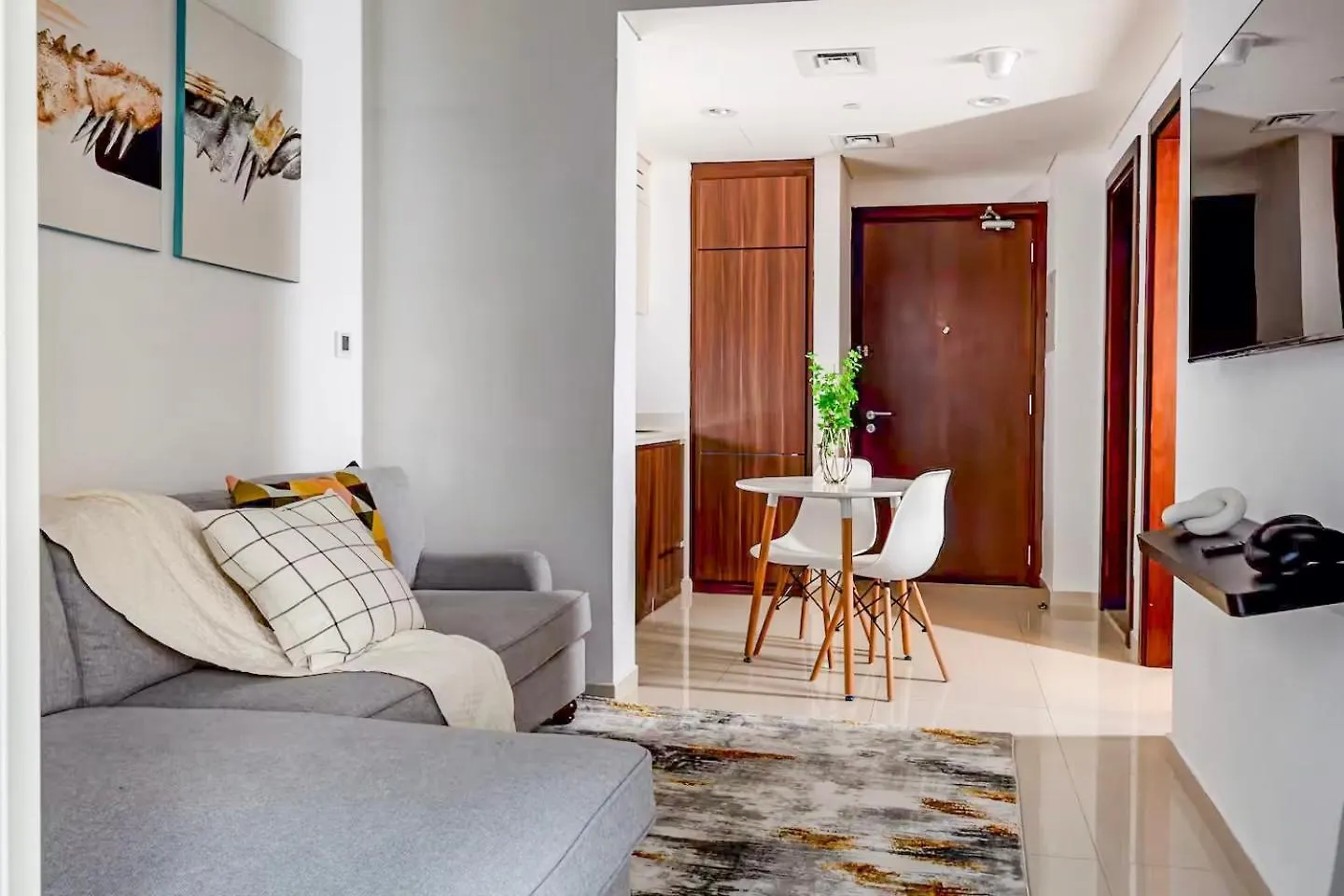Vera Residence 1 Bedroom Apartment - Business Bay Dubai